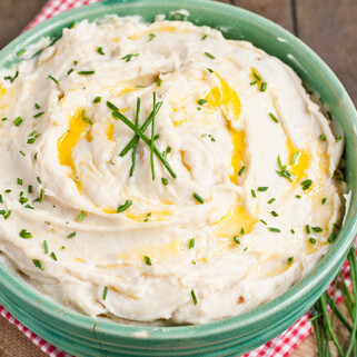 Slow Cooker Sour Cream and Chive Mashed Potatoes