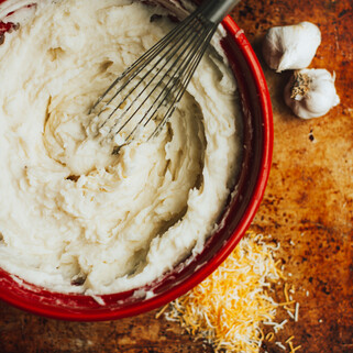 Loaded Cheesy Garlic Homestyle Mashed Potatoes