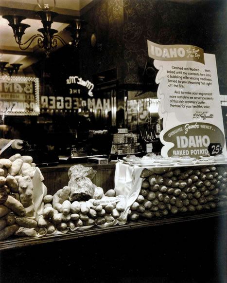 Giant Baked Idaho® Potatoes Giant Baked Idaho® Potatoes